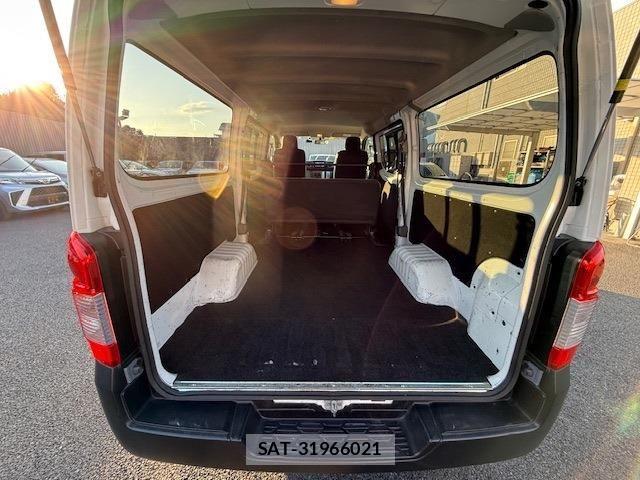 Nissan NV350 Caravan 2021-10 958728-19