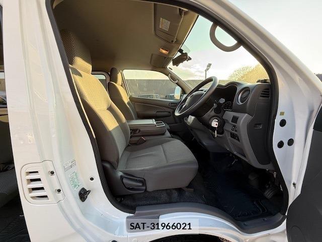 Nissan NV350 Caravan 2021-10 958728-5