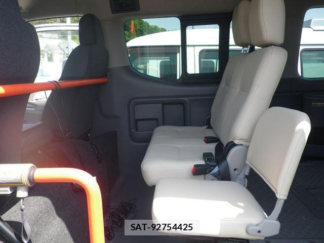 Nissan NV350 Caravan 2015-04 967883-9