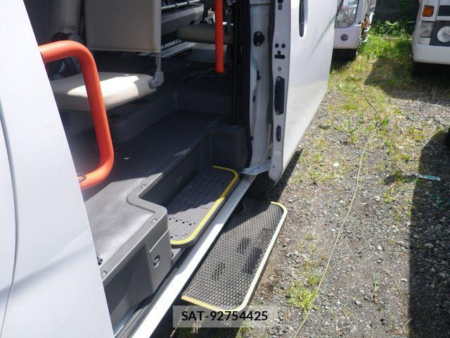 Nissan NV350 Caravan 2015-04 967883-10