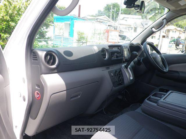 Nissan NV350 Caravan 2015-04 967883-3