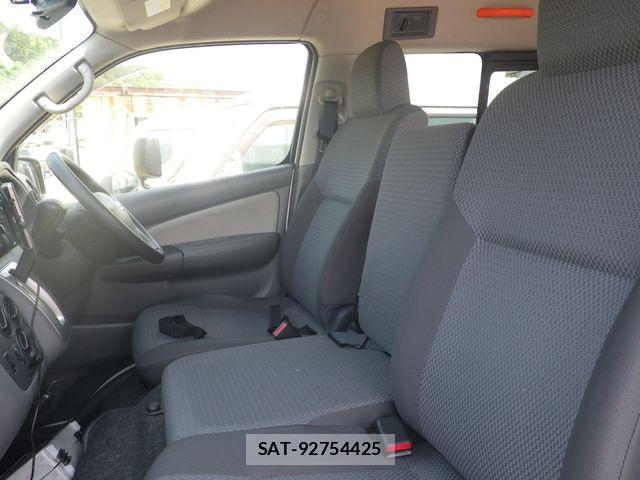 Nissan NV350 Caravan 2015-04 967883-4