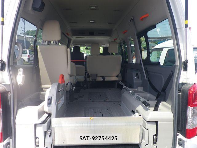 Nissan NV350 Caravan 2015-04 967883-5