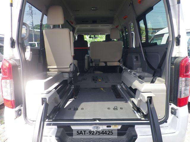 Nissan NV350 Caravan 2015-04 967883-7