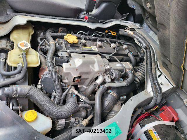 Nissan NV350 Caravan 2014-03 1073611-10