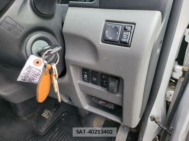 Nissan NV350 Caravan 2014-03 1073611-12