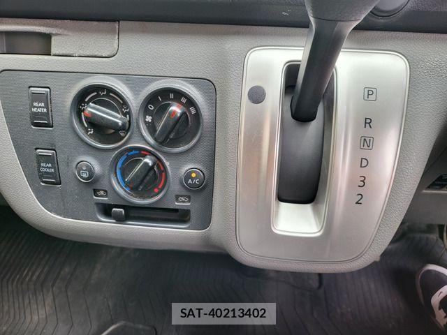 Nissan NV350 Caravan 2014-03 1073611-16