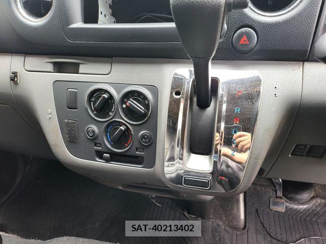 Nissan NV350 Caravan 2014-03 1073611-18