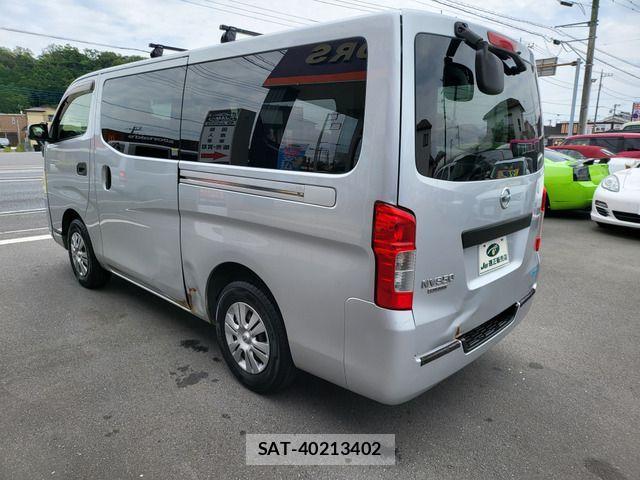 Nissan NV350 Caravan 2014-03 1073611-1