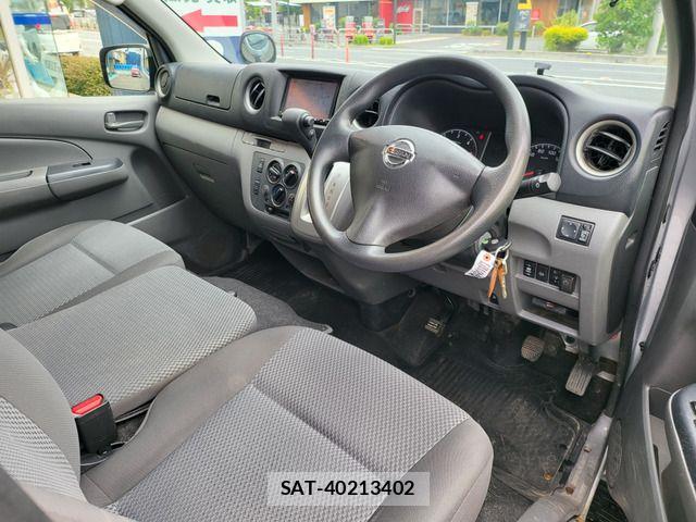 Nissan NV350 Caravan 2014-03 1073611-2