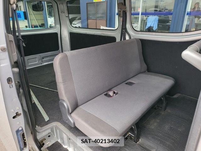 Nissan NV350 Caravan 2014-03 1073611-4
