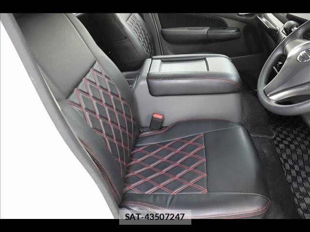Nissan NV350 Caravan 2018-03 1207919-10