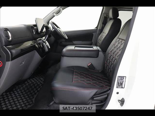Nissan NV350 Caravan 2018-03 1207919-11