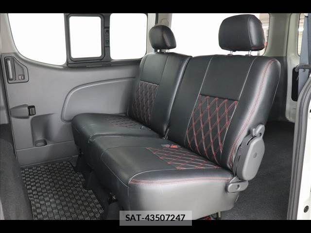 Nissan NV350 Caravan 2018-03 1207919-12