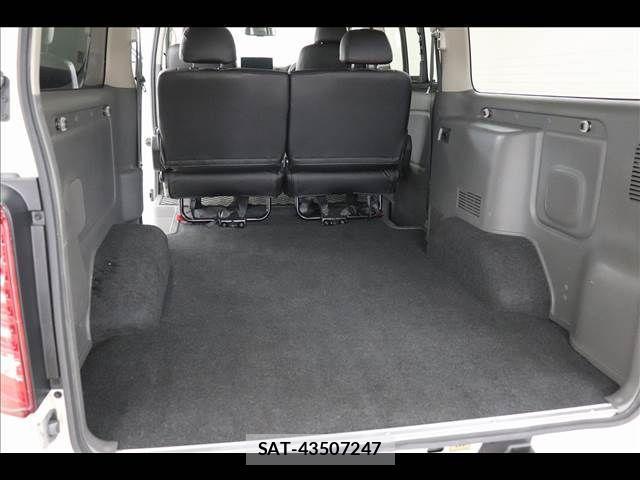 Nissan NV350 Caravan 2018-03 1207919-13