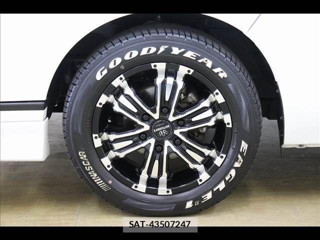 Nissan NV350 Caravan 2018-03 1207919-23