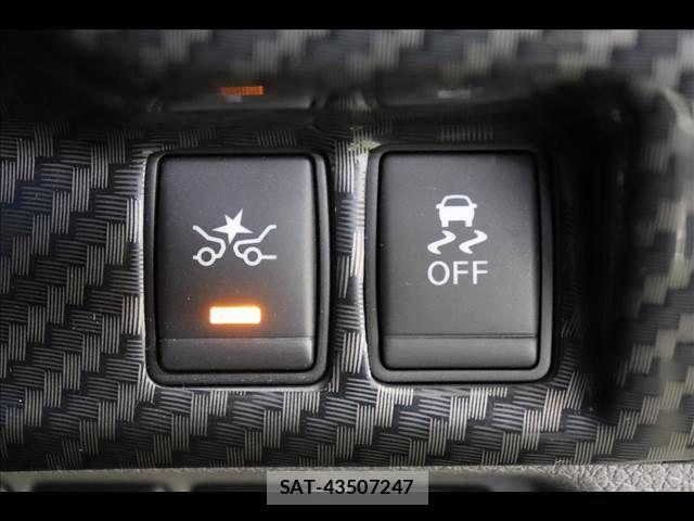 Nissan NV350 Caravan 2018-03 1207919-4