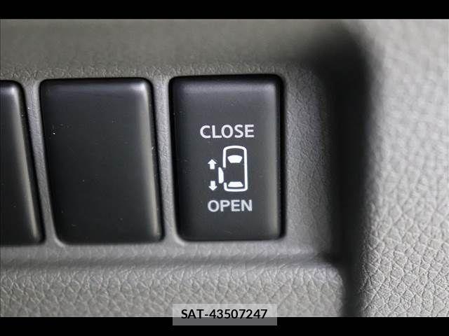 Nissan NV350 Caravan 2018-03 1207919-5