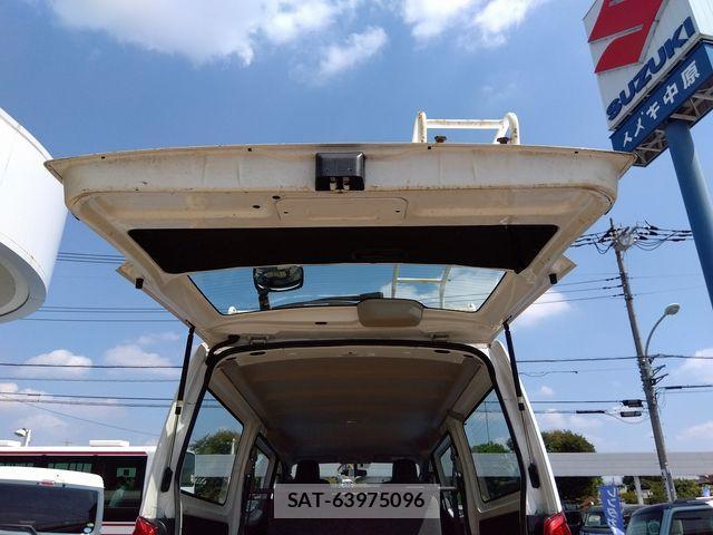 Nissan NV350 Caravan 2018-07 1237753-10