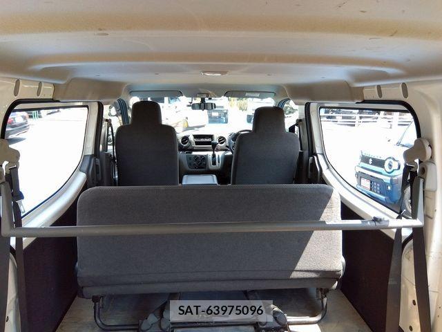 Nissan NV350 Caravan 2018-07 1237753-12