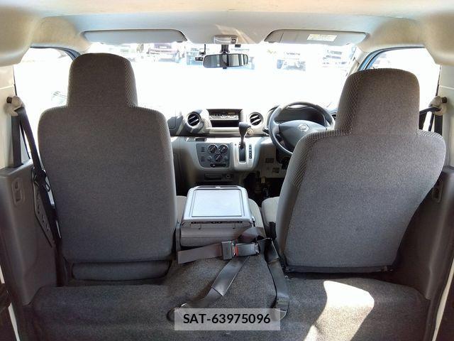 Nissan NV350 Caravan 2018-07 1237753-13