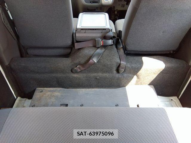 Nissan NV350 Caravan 2018-07 1237753-14