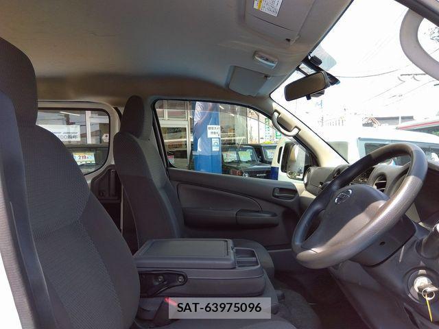 Nissan NV350 Caravan 2018-07 1237753-16