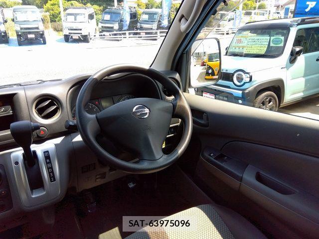 Nissan NV350 Caravan 2018-07 1237753-23