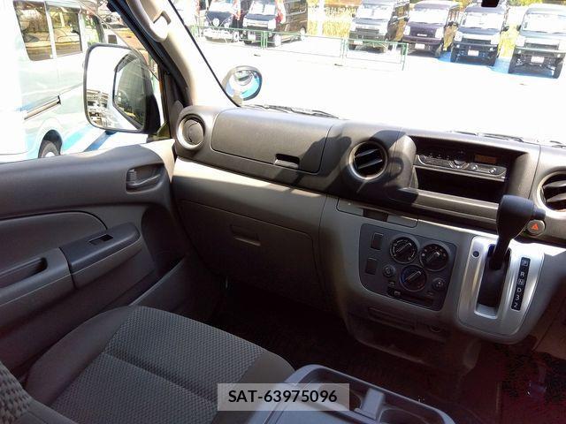 Nissan NV350 Caravan 2018-07 1237753-24