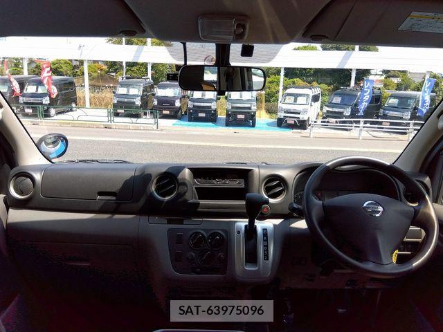 Nissan NV350 Caravan 2018-07 1237753-2