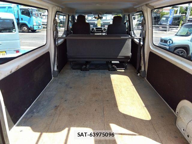 Nissan NV350 Caravan 2018-07 1237753-7