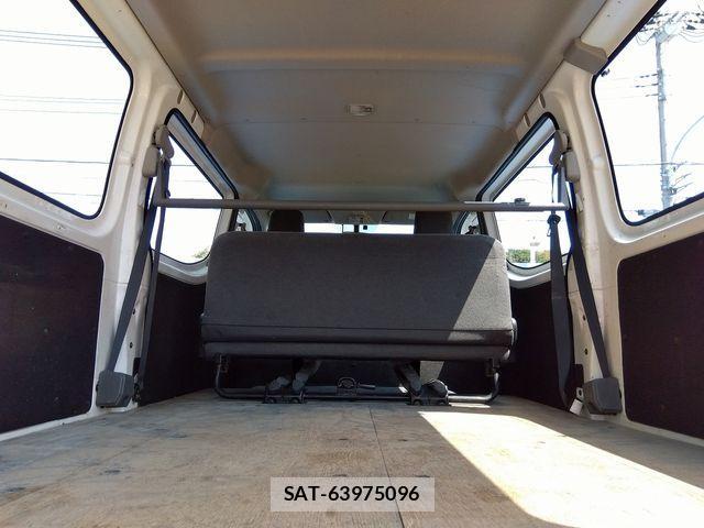 Nissan NV350 Caravan 2018-07 1237753-8