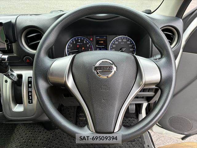 Nissan NV350 Caravan 2017-09 1282696-9