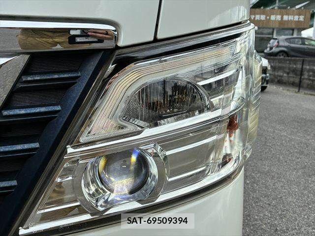 Nissan NV350 Caravan 2017-09 1282696-10