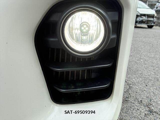 Nissan NV350 Caravan 2017-09 1282696-11
