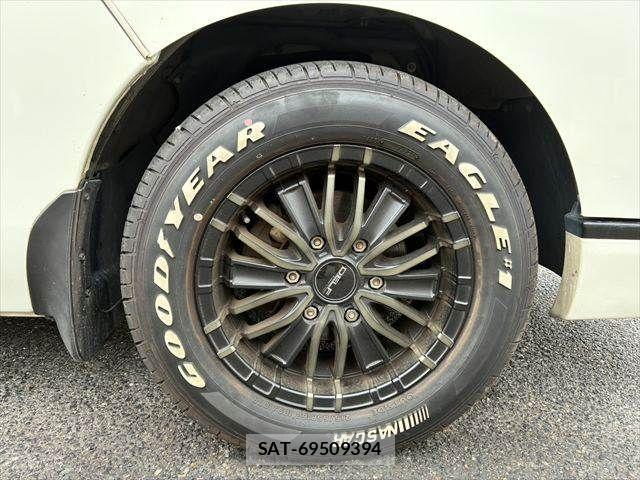 Nissan NV350 Caravan 2017-09 1282696-12