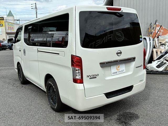 Nissan NV350 Caravan 2017-09 1282696-18