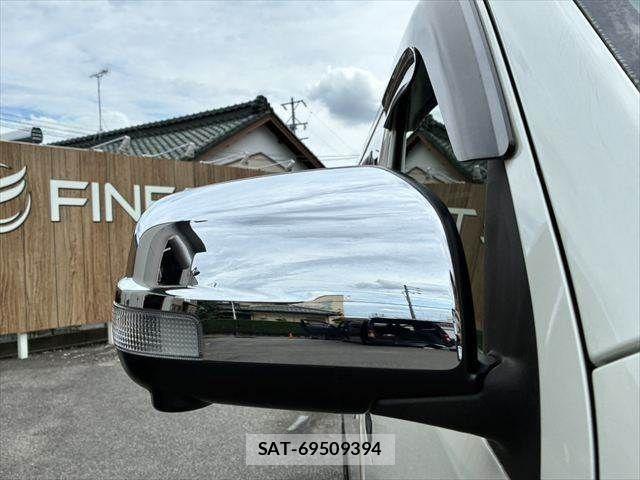 Nissan NV350 Caravan 2017-09 1282696-25