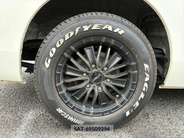 Nissan NV350 Caravan 2017-09 1282696-26