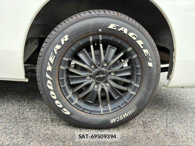 Nissan NV350 Caravan 2017-09 1282696-27