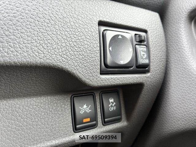 Nissan NV350 Caravan 2017-09 1282696-6