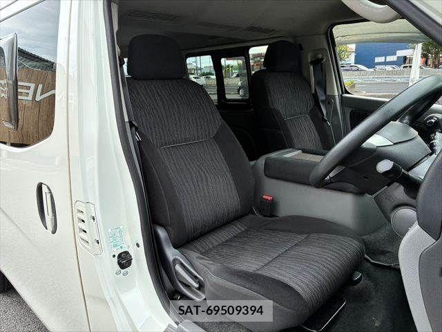 Nissan NV350 Caravan 2017-09 1282696-7