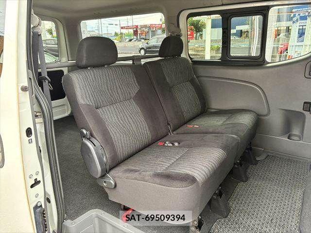 Nissan NV350 Caravan 2017-09 1282696-8