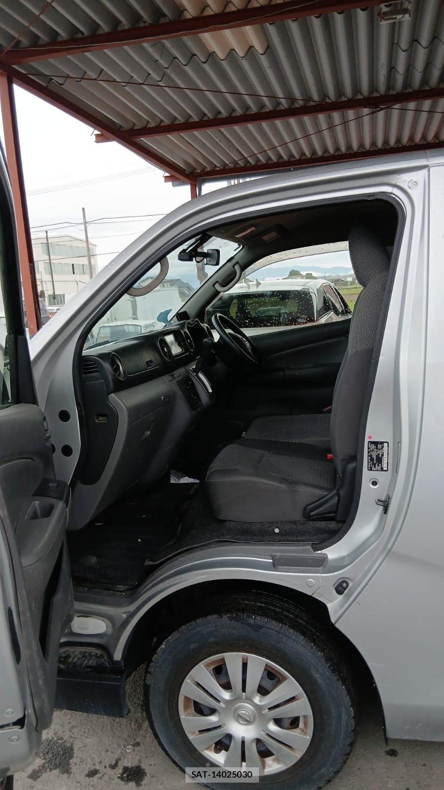 Nissan NV350 Caravan 2020 1232089-10