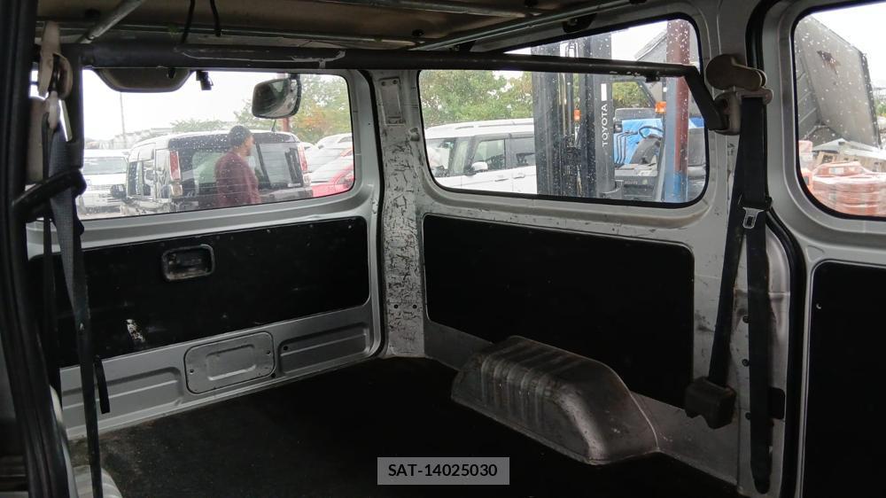 Nissan NV350 Caravan 2020 1232089-17