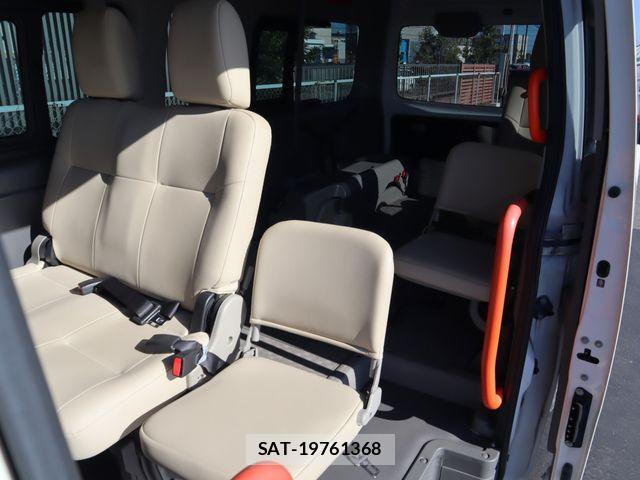 Nissan NV350 Caravan 2017-07 1355264-9