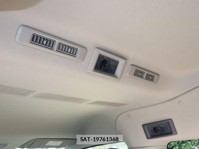 Nissan NV350 Caravan 2017-07 1355264-12