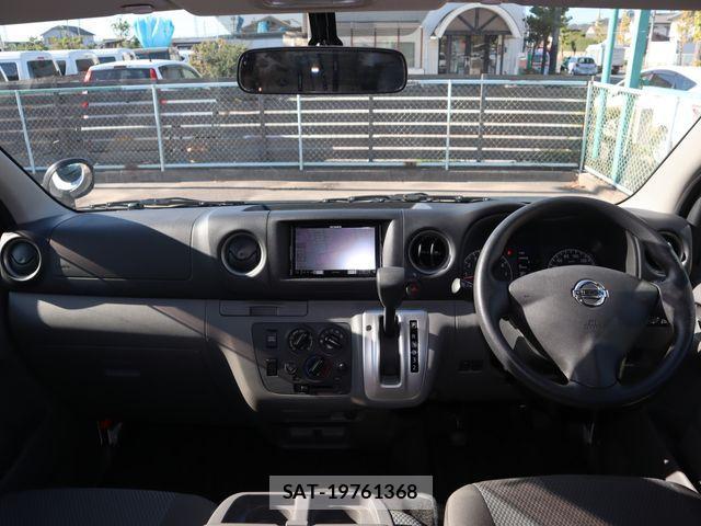 Nissan NV350 Caravan 2017-07 1355264-13