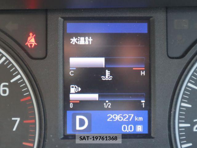 Nissan NV350 Caravan 2017-07 1355264-15