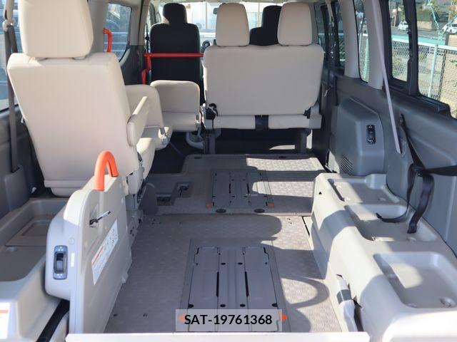 Nissan NV350 Caravan 2017-07 1355264-3